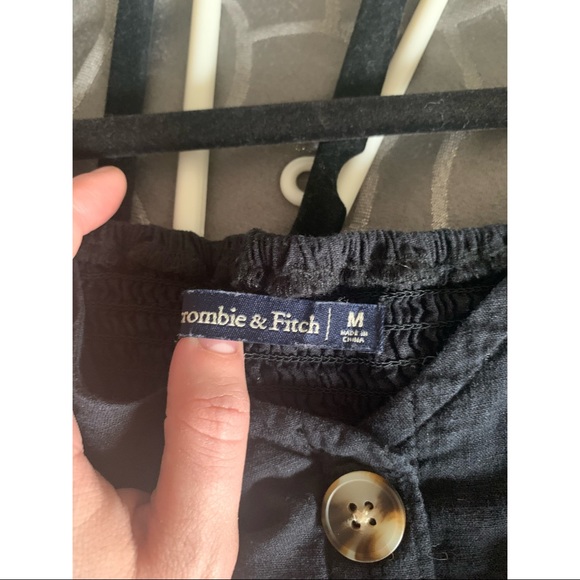 Abercrombie & Fitch puff sleeve button down top (medium) - Picture 4 of 4